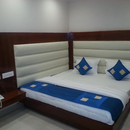 Hotel Sapphire New Delhi Exterior photo