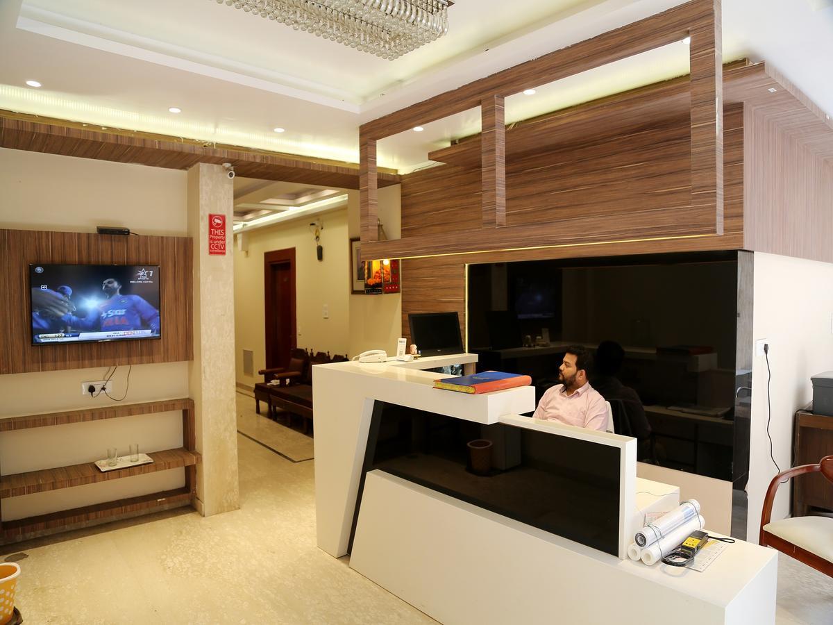 Hotel Sapphire New Delhi Exterior photo