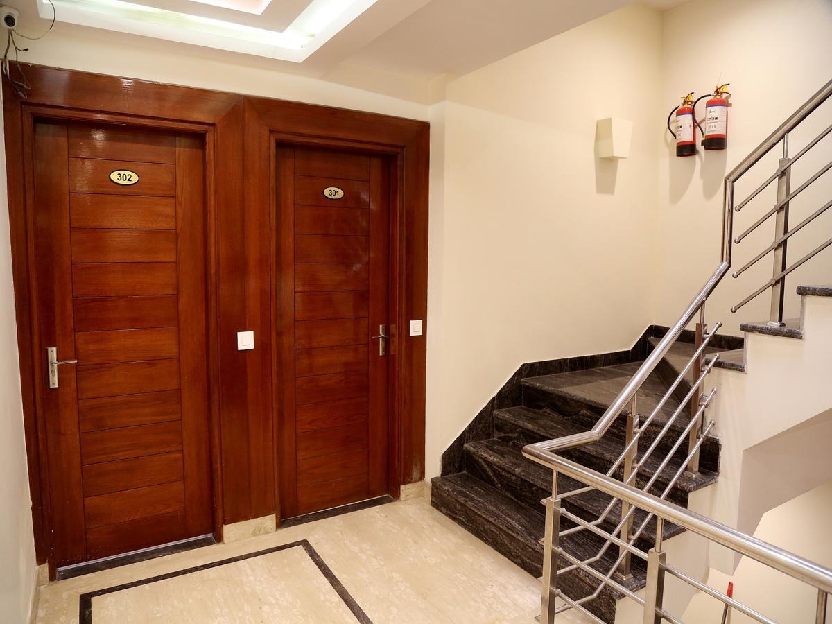 Hotel Sapphire New Delhi Exterior photo